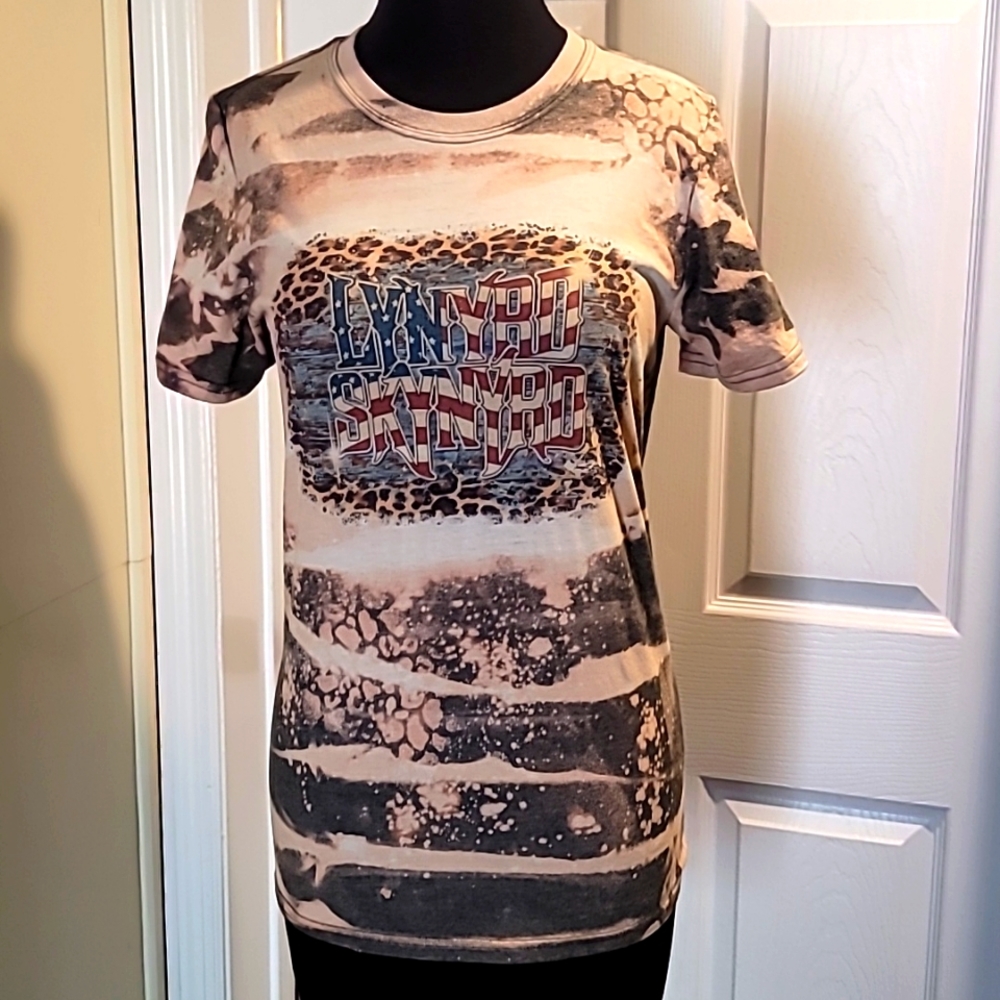 Women's medium Leonard Skinner shirt